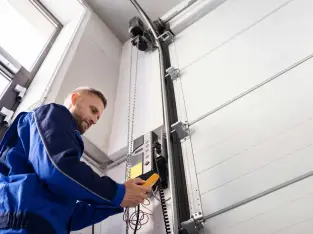 Modern-garage-door-design-with-sleek-panels Modern garage door design with sleek panels